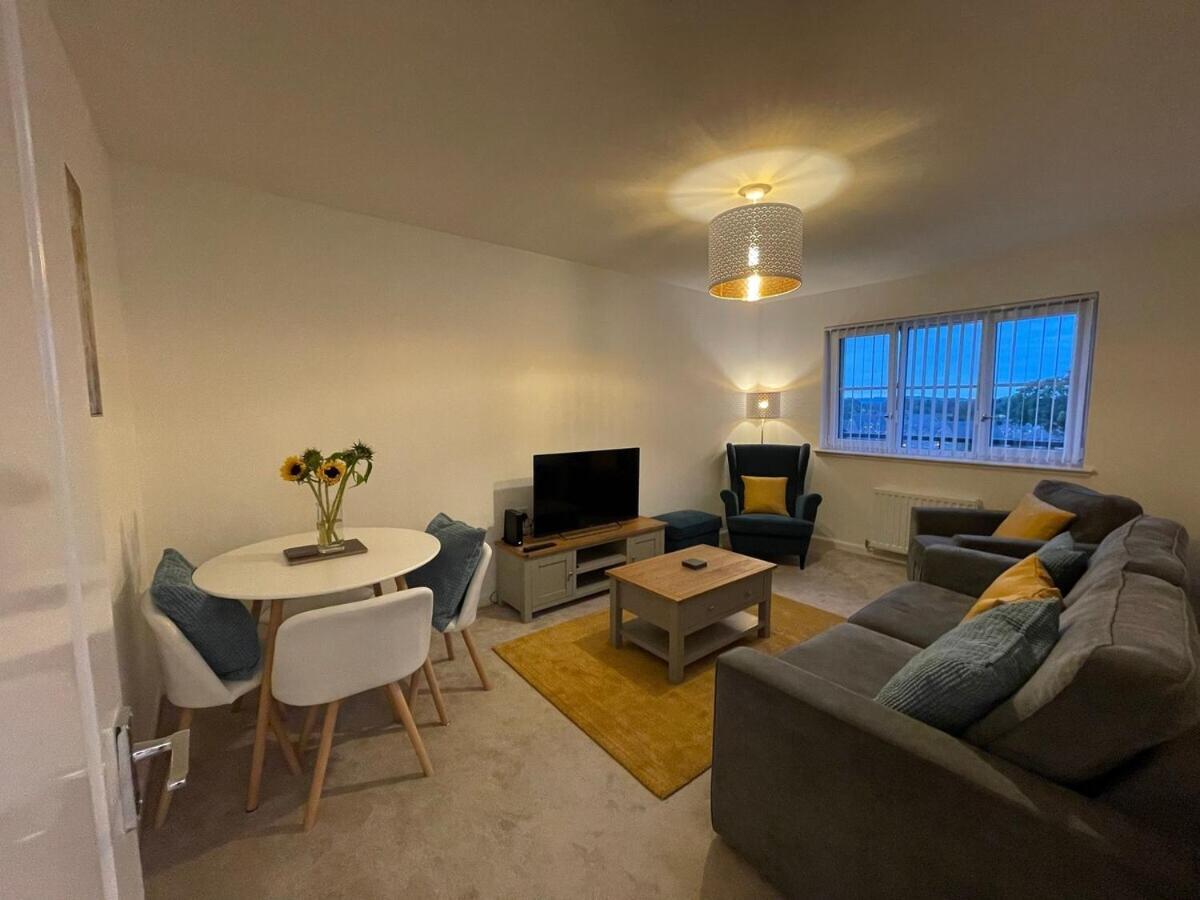 2 Bedroom Luxury Flat In Quiet Village Of Bishopton Bishopton  Eksteriør billede