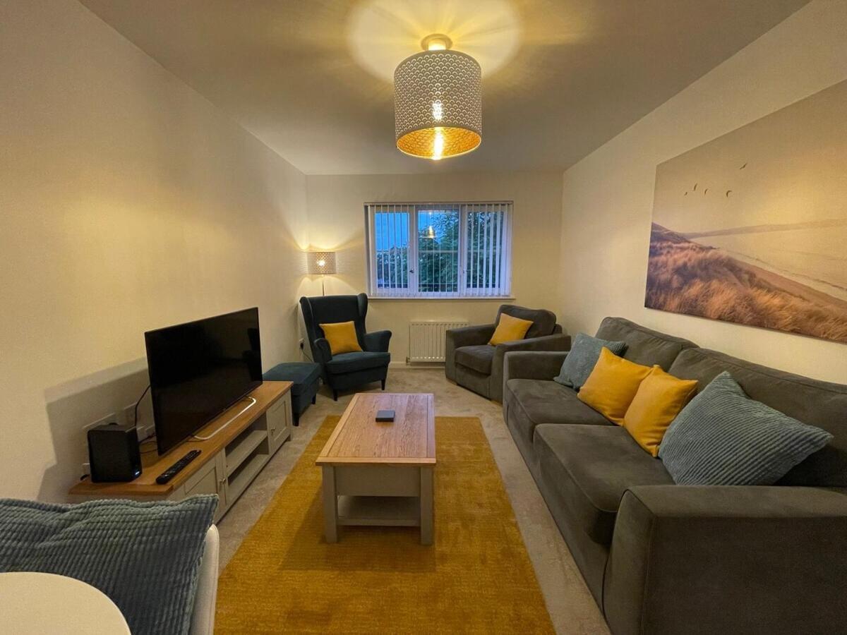 2 Bedroom Luxury Flat In Quiet Village Of Bishopton Bishopton  Eksteriør billede