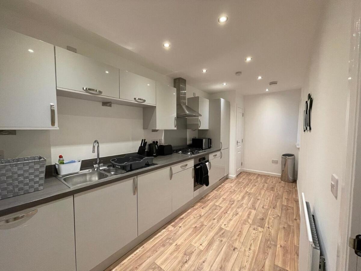 2 Bedroom Luxury Flat In Quiet Village Of Bishopton Bishopton  Eksteriør billede